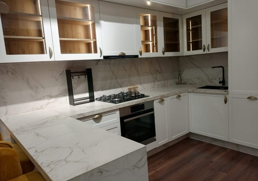 Cuisine ouverte laquée — Villa Anfa